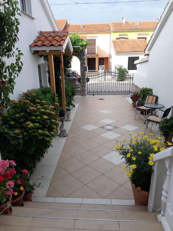 Apartmani Jozefina Omisalj Room photo